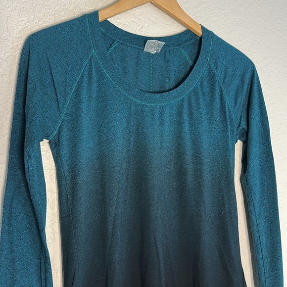NEW CALIA Flow Everyday Teal Ombre Long Sleeve T-Shirt Athleisure Athletic Green - Picture 3 of 7